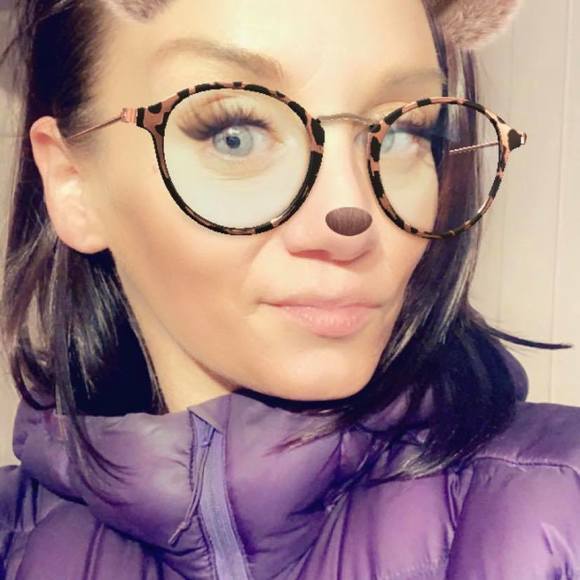 Meet your Posher, Twila - Picture 1 of 1